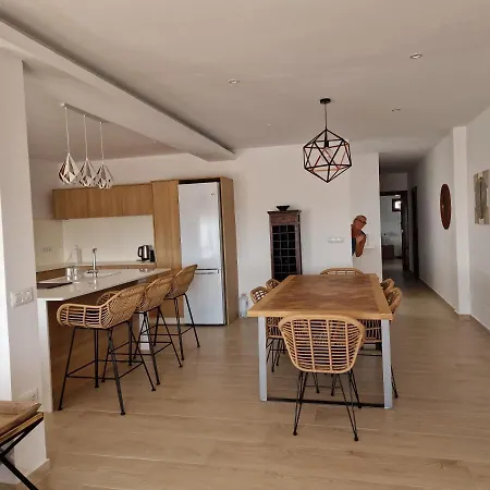 Luxurious 3 Bedroom Villa With Stunning Views וילה *